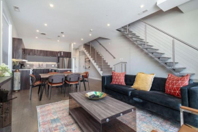 Breathtaking CHI unit in River North with Rooftop Deck - Penthouse A - Sleeps 11